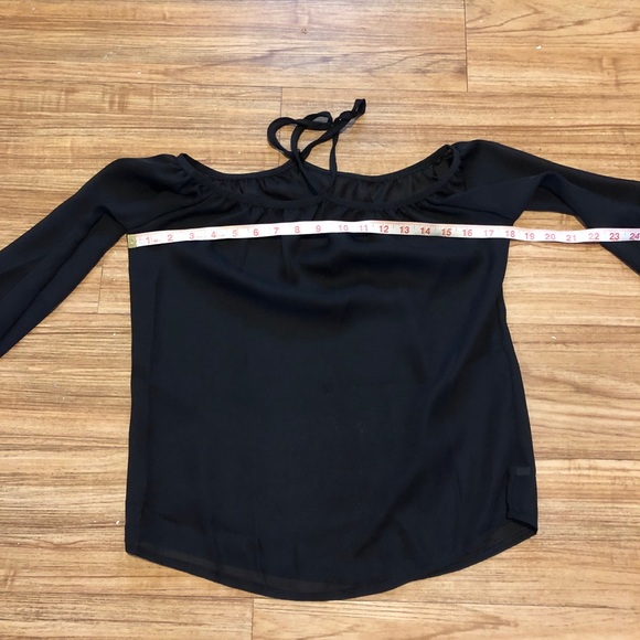 Black off the Shoulder full sleeve halter top - Picture 4 of 5